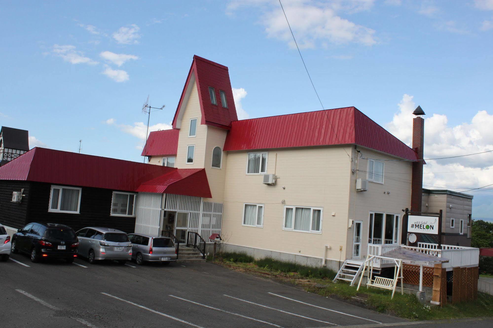 Petit Hotel Melon Furano Exterior photo